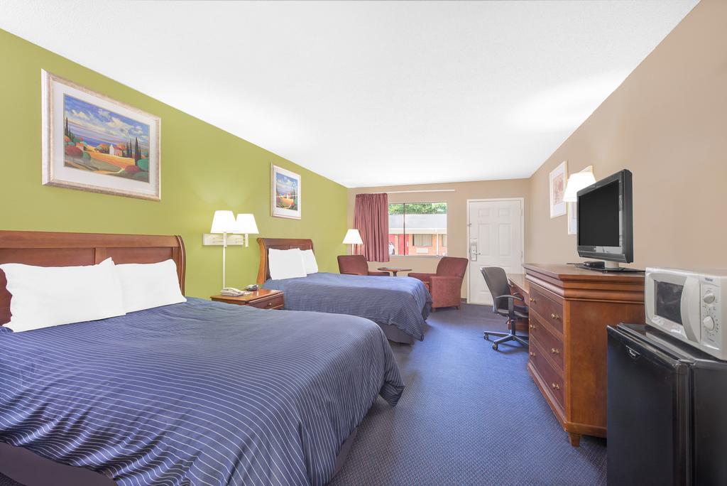 Hotel Express Anniston/Oxford Екстериор снимка