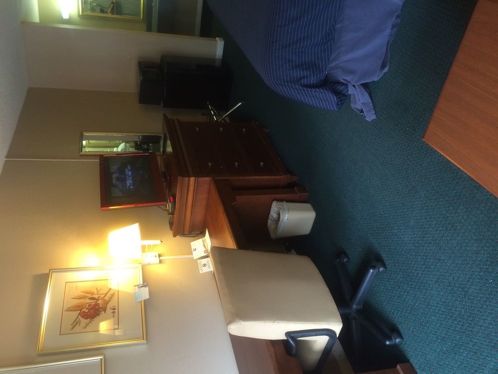 Hotel Express Anniston/Oxford Екстериор снимка