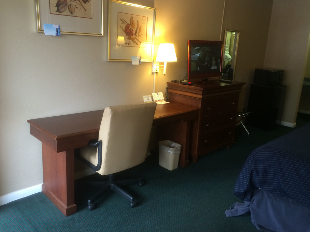 Hotel Express Anniston/Oxford Екстериор снимка