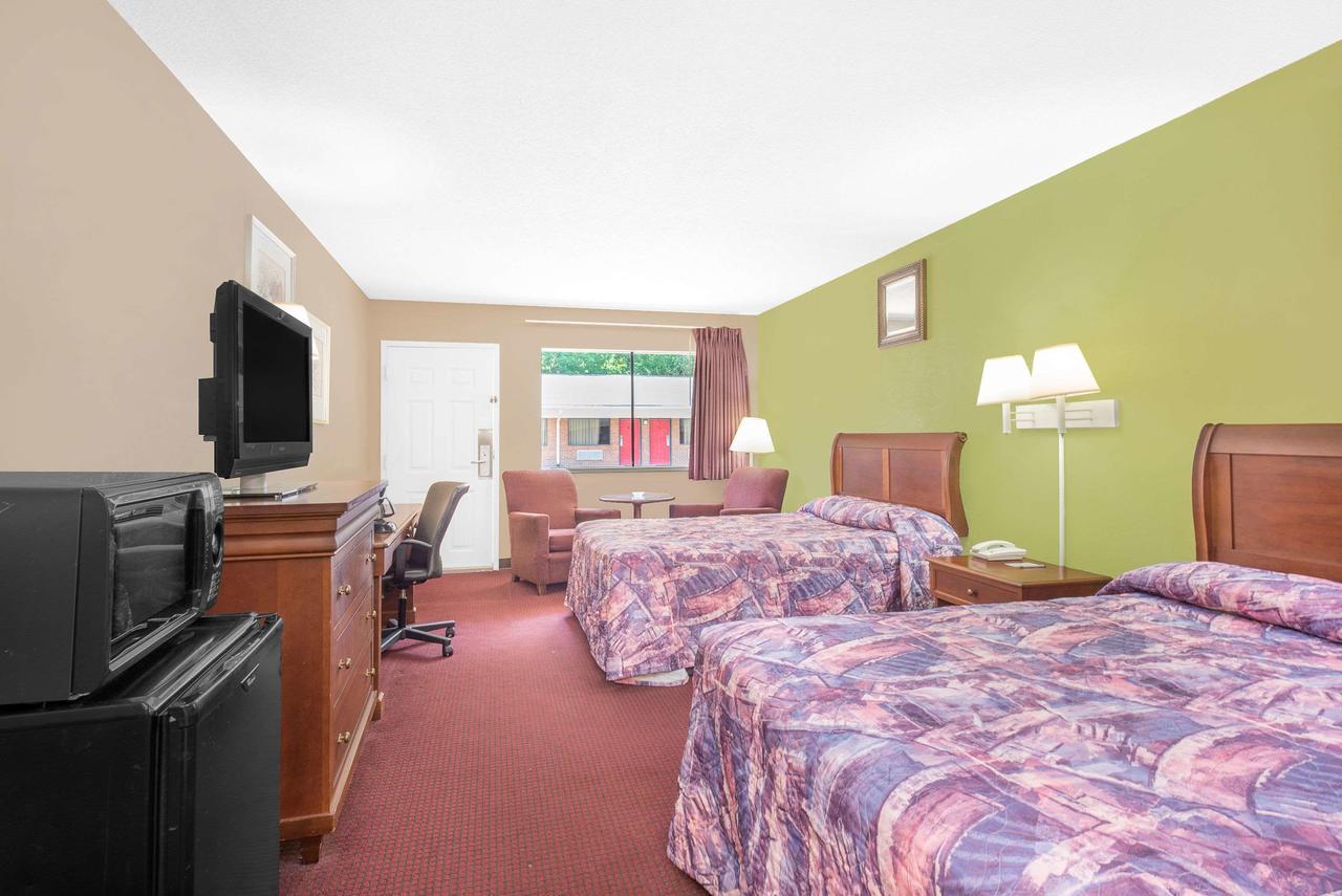 Hotel Express Anniston/Oxford Екстериор снимка